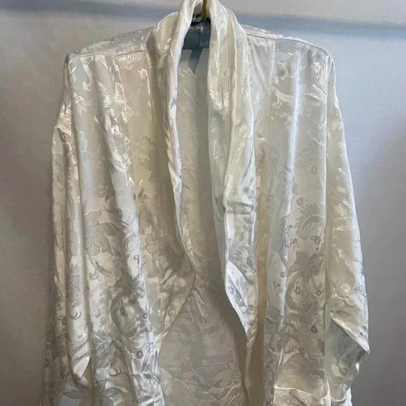 Victoria's Secret Other - Victoria's Secret Gold Label Robe - size petite small. Great VINTAGE condition
